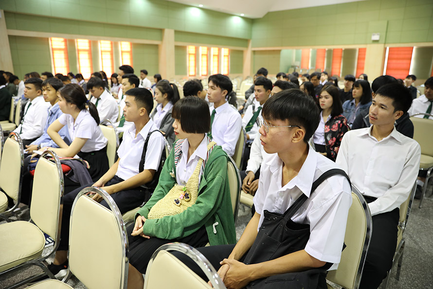 เสวนาศิลปกรรมร่วมสมัยในยุคปัจจุบันฯ