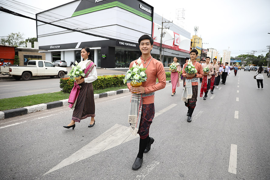 ถวายเทียน หล่อเทียนพรรษา