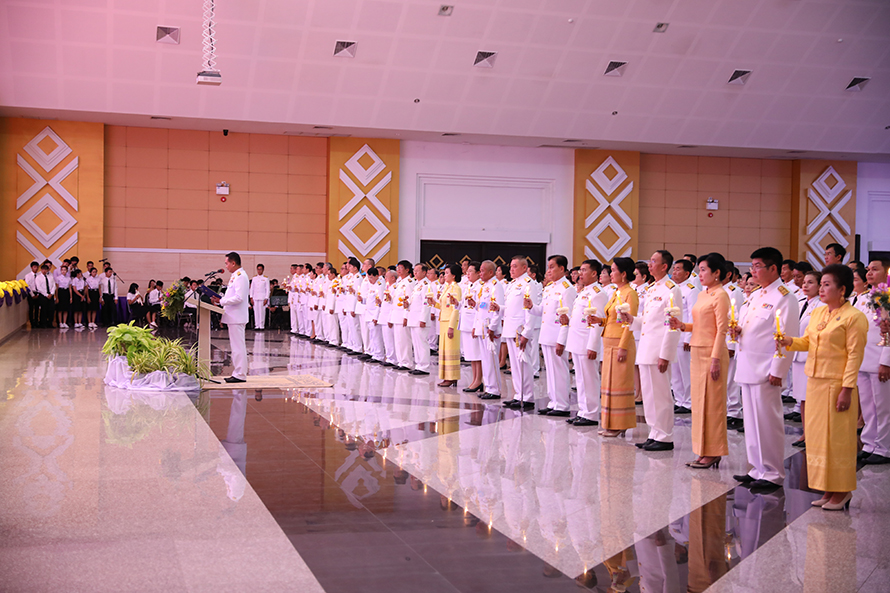 พิธีถวายเครื่องราชสักการะ จุดเทียนถวายพระพรชัยมงคลฯ
