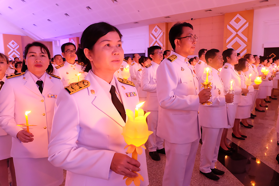 พิธีถวายเครื่องราชสักการะ จุดเทียนถวายพระพรชัยมงคลฯ