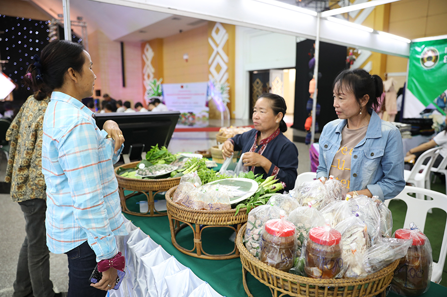 ราชภัฏ – พัฒน์ เพื่อท้องถิ่น