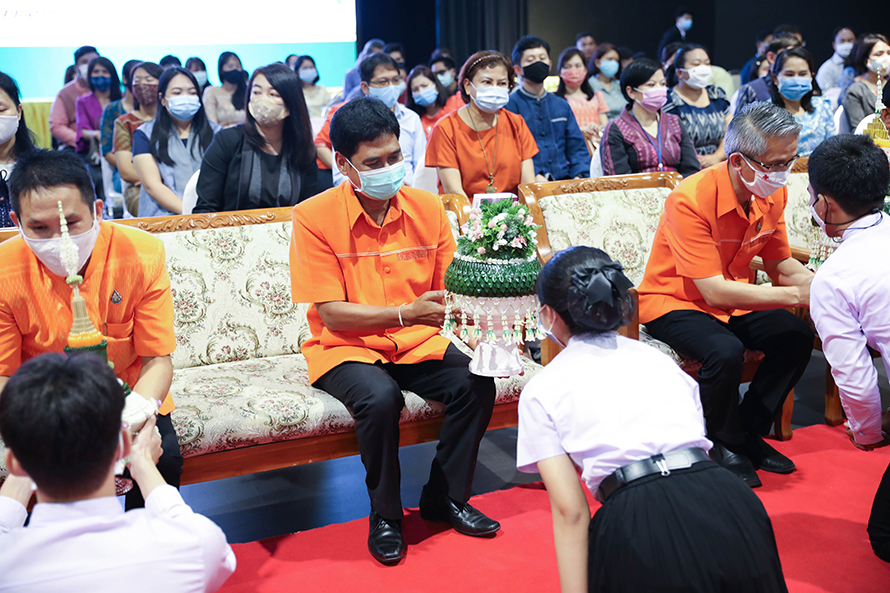 ราชภัฏน้อมวันทา บูชาครู ประจำปีการศึกษา 2563