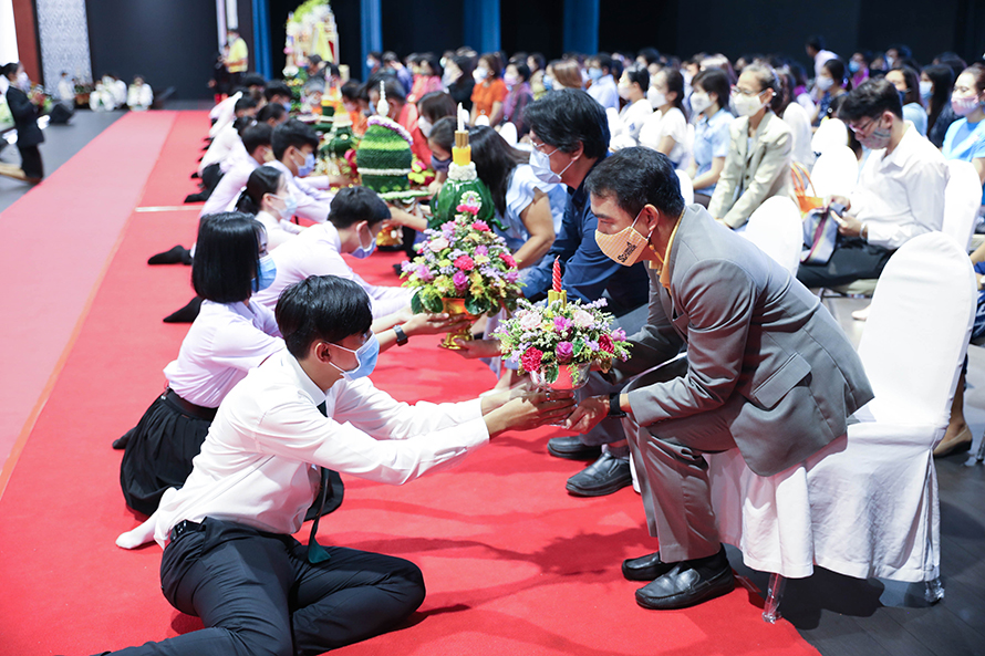 ราชภัฏน้อมวันทา บูชาครู ประจำปีการศึกษา 2563