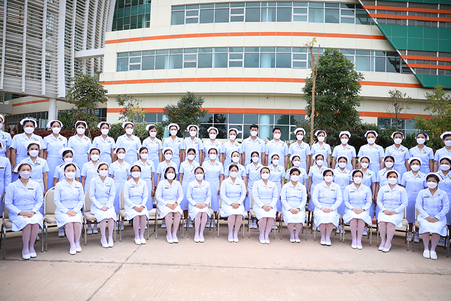 พิธีมอบหมวกเเละเข็ม